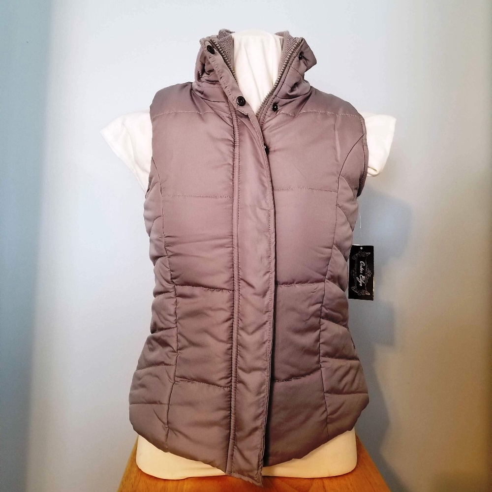 NWT! Outer Edge puffer vest, medium